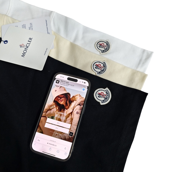 モンクレールTシャツ素材ディテール